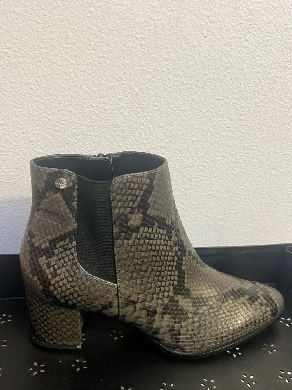 Calvin Klein $119 Fioranna Ankle Booties NWOT